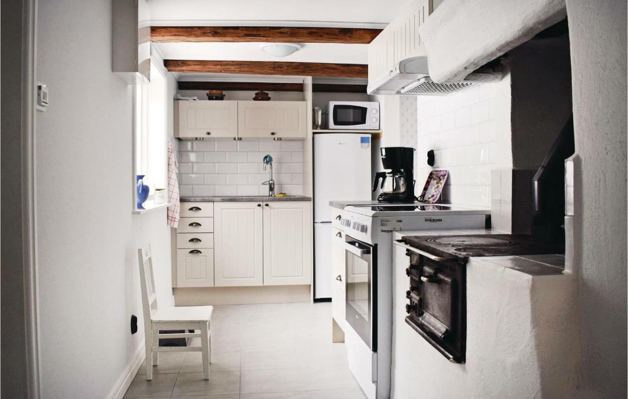 Stunning Home In Tjaellmo With Kitchen Eksteriør bilde
